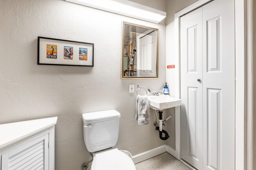 More Photos Of 1920 Prospector Ave, Park City Office For Sale