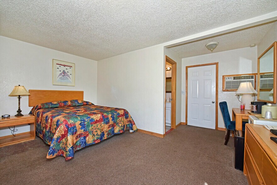 More Photos Of 54 Manitou Ave, Manitou Springs Hotel For Sale