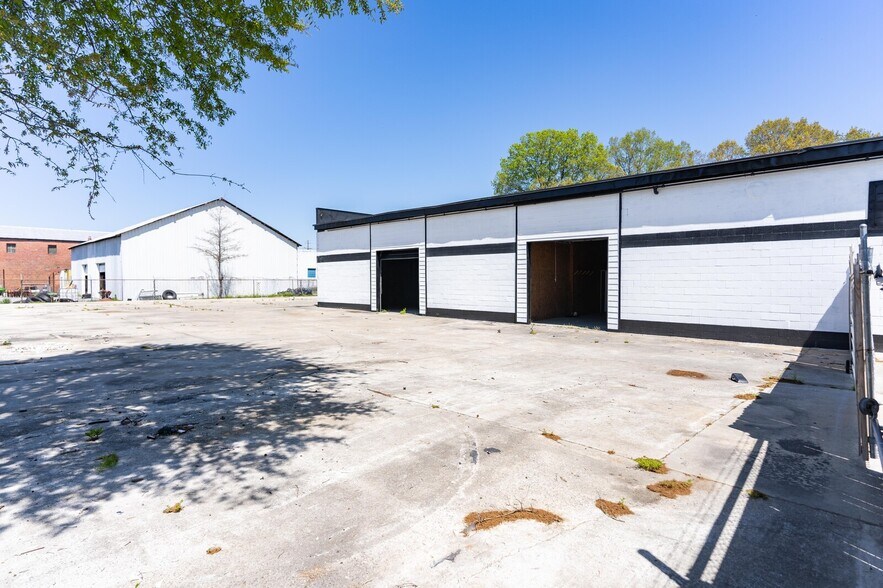 More Photos Of 105 N Sharpe St, Selma Warehouse For Lease
