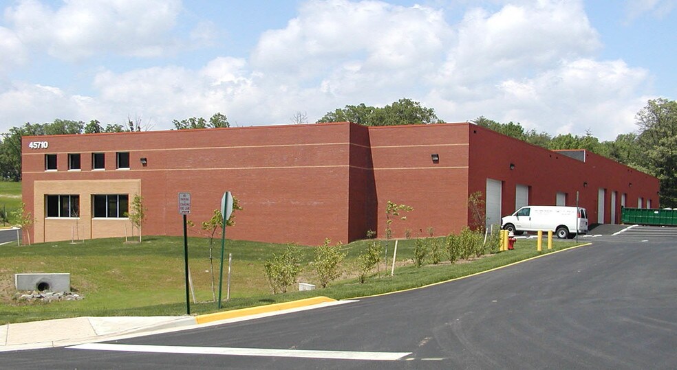 More Photos Of 45710 Oakbrook Ct, Sterling Warehouse For Lease