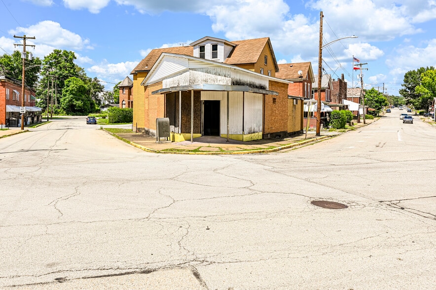Primary Photo Of 537 S 5th St, Jeannette Freestanding For Sale