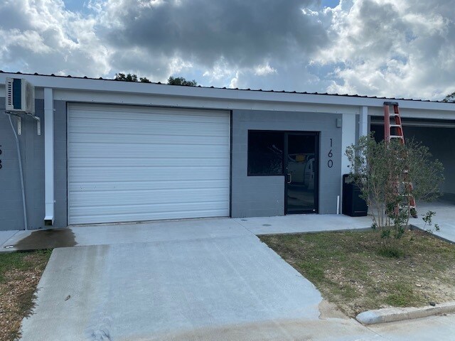 More Photos Of 140 Palm St NE, Live Oak Manufacturing For Lease