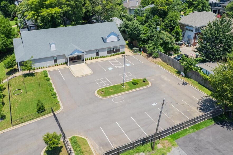 More Photos Of 1430 Poplar Ave, Memphis Office For Sale