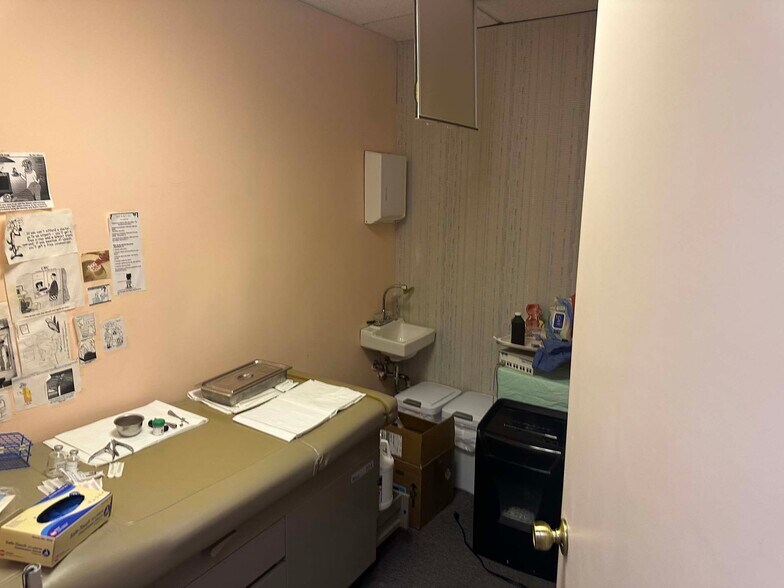 More Photos Of 381 N 9th Ave, Scranton Medical For Sale