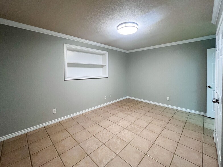 More Photos Of 4323 Alexis Ct, College Station Warehouse For Lease