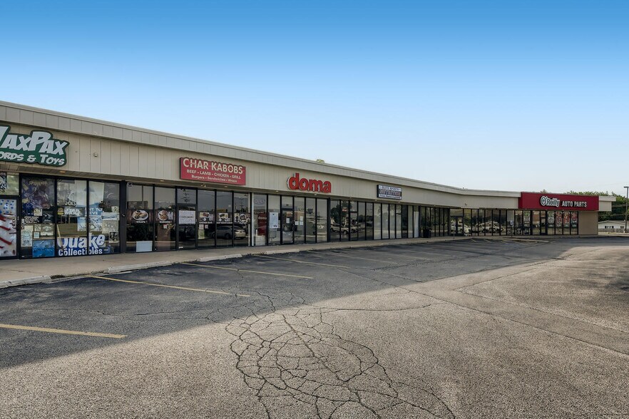 More Photos Of 805-845 N Roselle Rd, Schaumburg Unknown For Lease