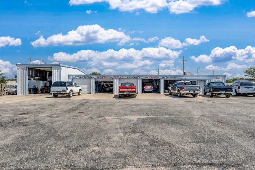 Primary Photo Of 501 N Poplar St, South Hutchinson Auto Repair For Sale