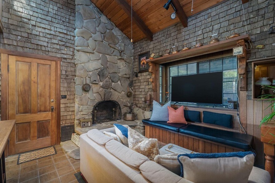 More Photos Of 306 W Saint Charles St, San Andreas Hotel For Sale