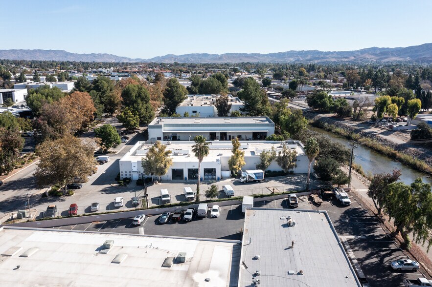 More Photos Of 520 E Easy St, Simi Valley Warehouse For Lease