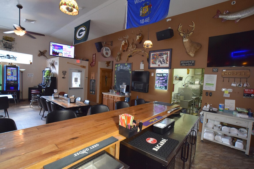 More Photos Of N7625 Parkway Rd, Crivitz Restaurant For Sale