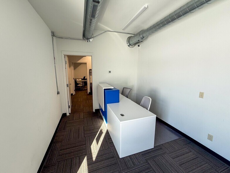 More Photos Of 3714 4th St NW, Austin Warehouse For Lease