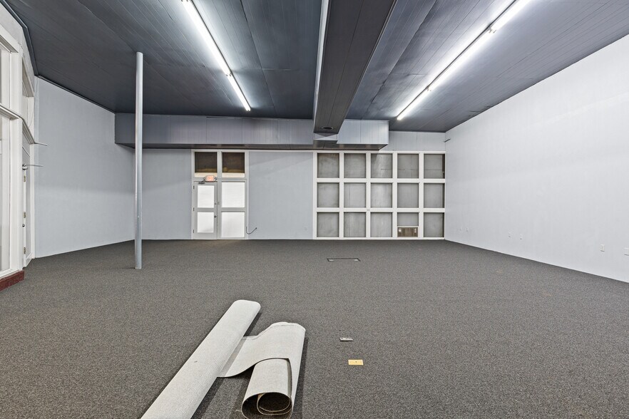 More Photos Of 500 E Main St, Kilgore Office For Sale