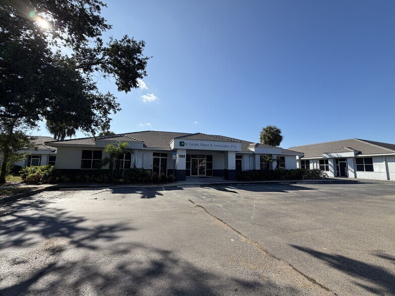 Primary Photo Of 6150 Diamond Centre Ct, Fort Myers Medical For Sale