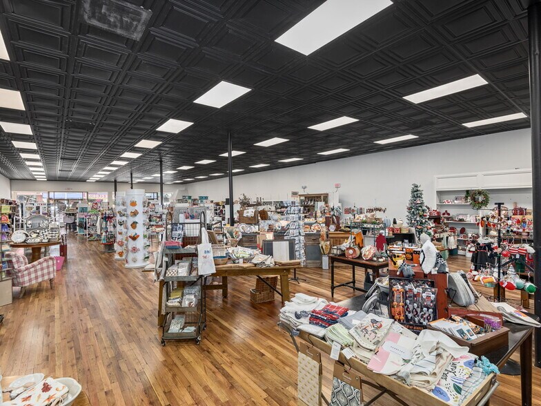 More Photos Of 101 N Main St, Waynesville General Retail For Sale