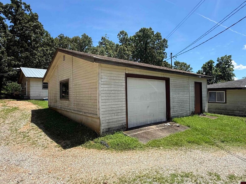More Photos Of 166 County Road 806, Gamaliel Multifamily For Sale