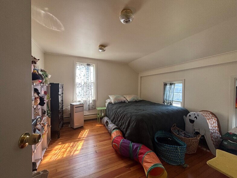 More Photos Of 44 Main St, Great Barrington Office For Sale