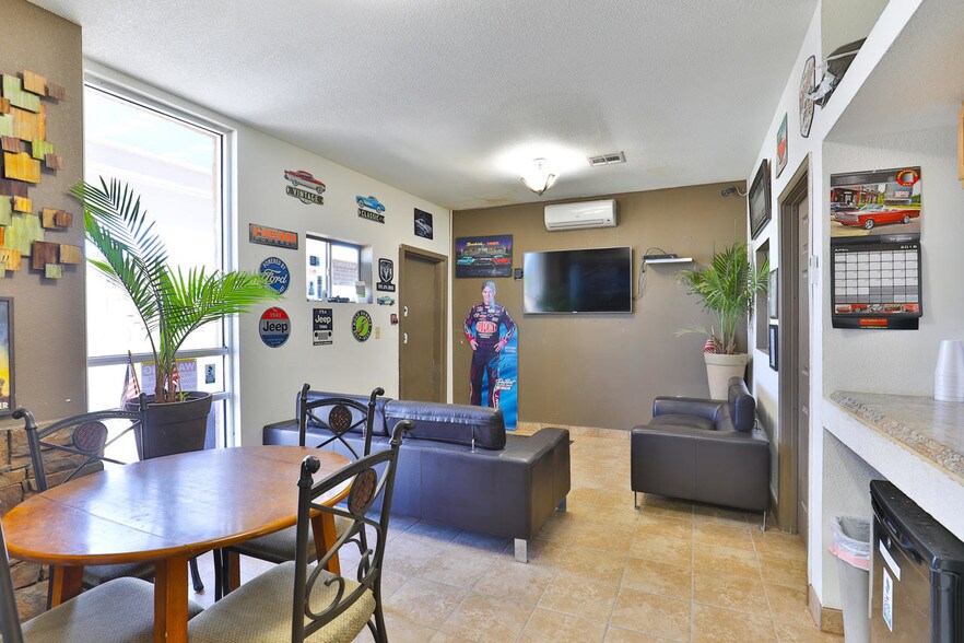 More Photos Of 10762 Montana Ave, El Paso Auto Repair For Sale