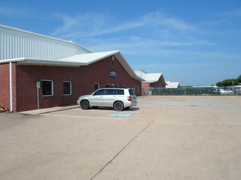 More Photos Of 11875 W Little York Rd, Houston Unknown For Lease