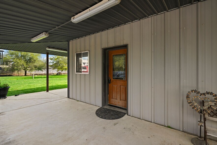 More Photos Of 20204 Schiel Rd, Cypress Warehouse For Sale