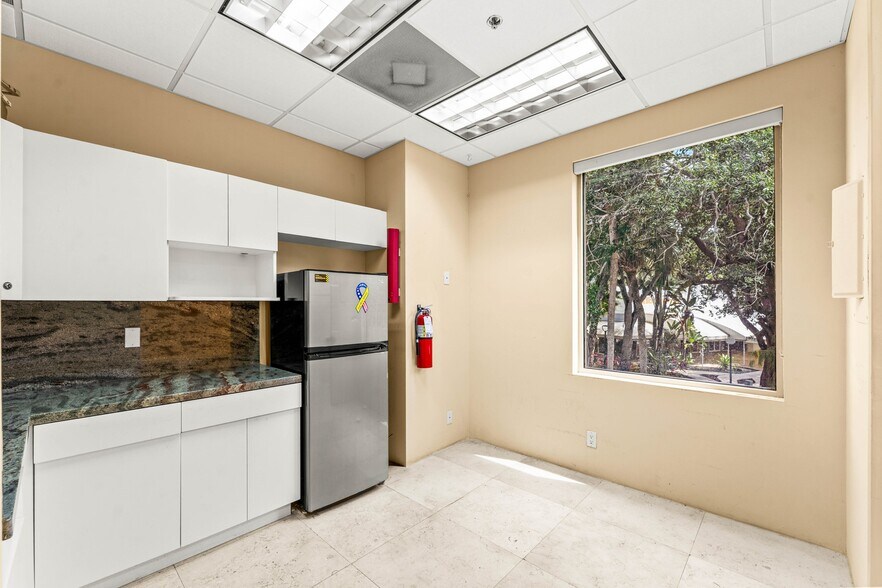 More Photos Of 7820-7860 Glades Rd, Boca Raton Office For Lease