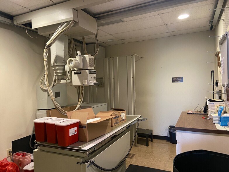 More Photos Of 133 Maple Ave E, Vienna Medical For Lease