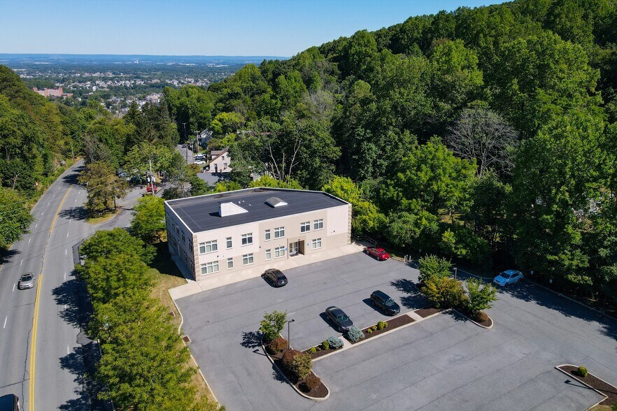 More Photos Of 1425 Mountain Dr N, Bethlehem Office For Sale