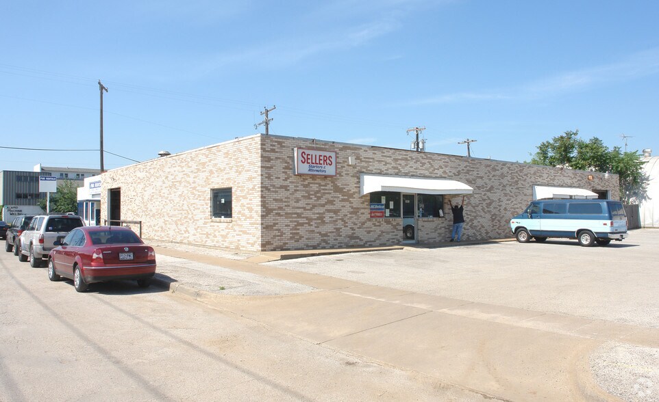 More Photos Of 2801-2807 Crockett St, Fort Worth Flex For Lease