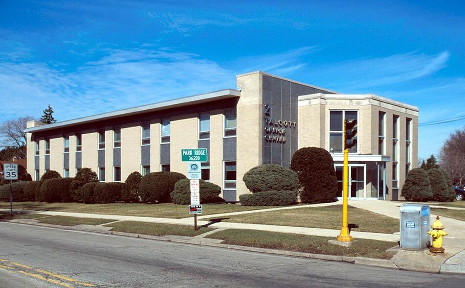 More Photos Of 2 W Talcott Rd, Park Ridge Office For Sale