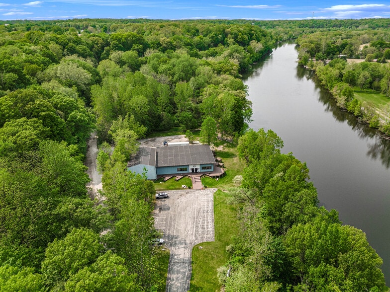 More Photos Of 15437 N Red Bud Trl, Buchanan Storefront Retail Office For Sale