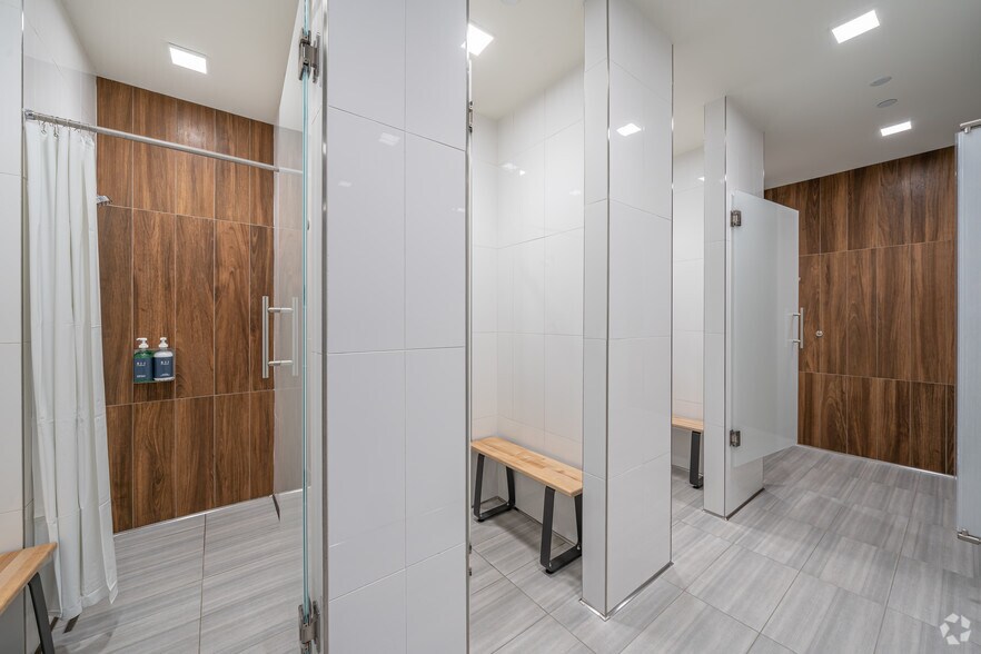 More Photos Of 811 Louisiana St, Houston Office For Lease