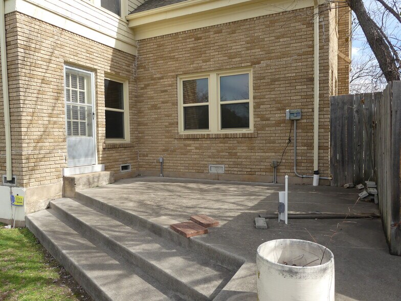 More Photos Of 304 S Trinity St, Decatur Office Residential For Lease