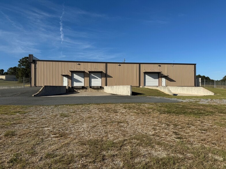 More Photos Of 628 Industrial Park Rd, Roberta Industrial For Lease