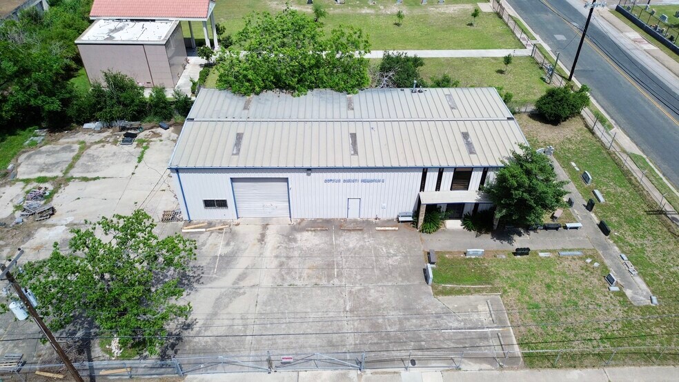 More Photos Of 300 Palm Dr, Corpus Christi Warehouse For Sale