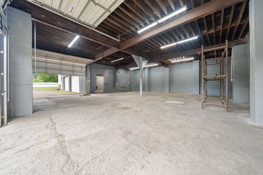 More Photos Of 797 Carlton Dr, Bentleyville Service For Lease