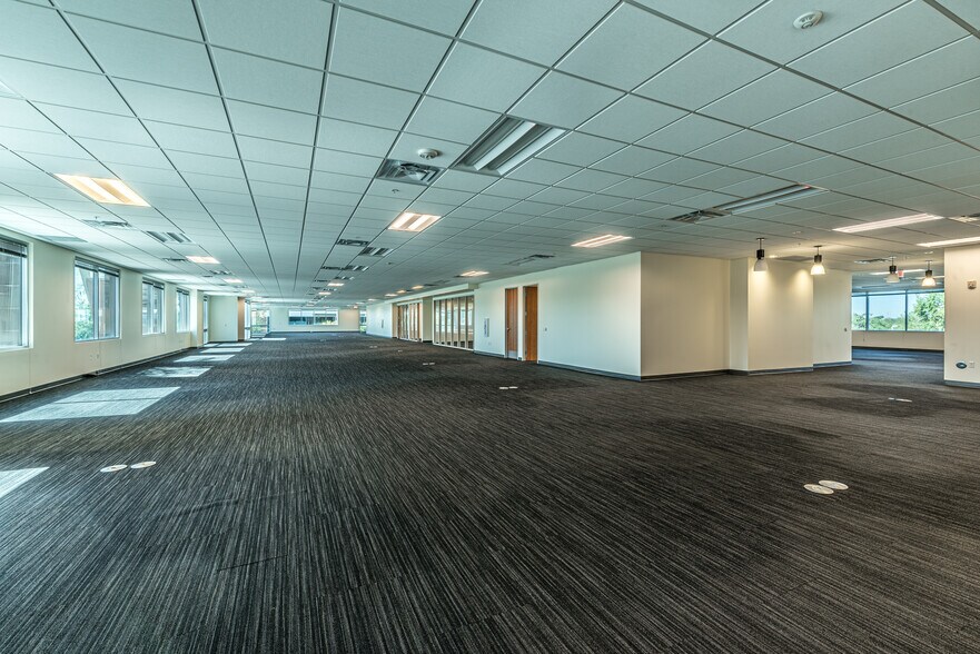 More Photos Of 8990 W Glendale Ave, Glendale Office For Sale
