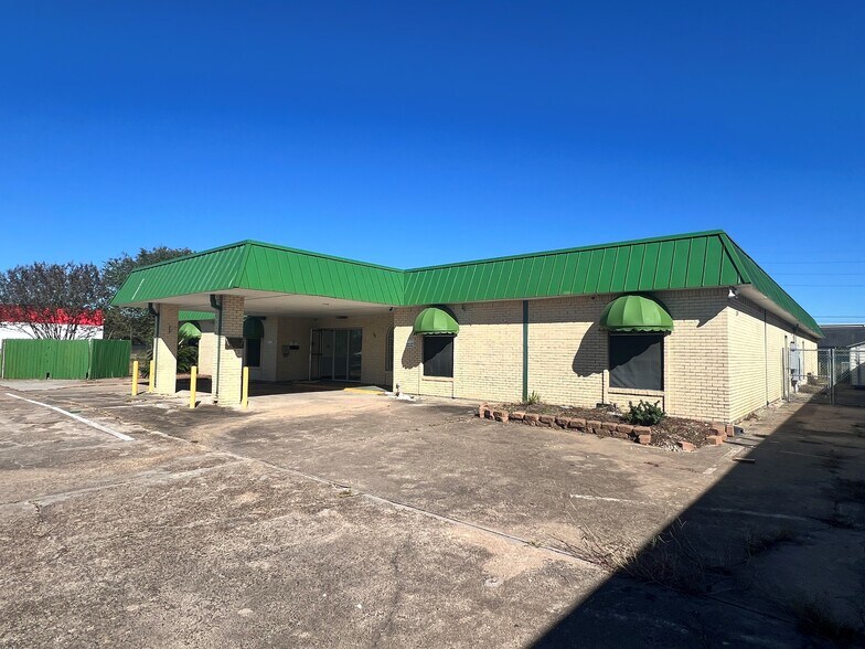 More Photos Of 12331 Murphy Rd, Stafford Daycare Center For Lease