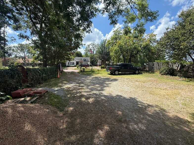 More Photos Of 611 W Woldert St, Tyler Hospitality For Sale