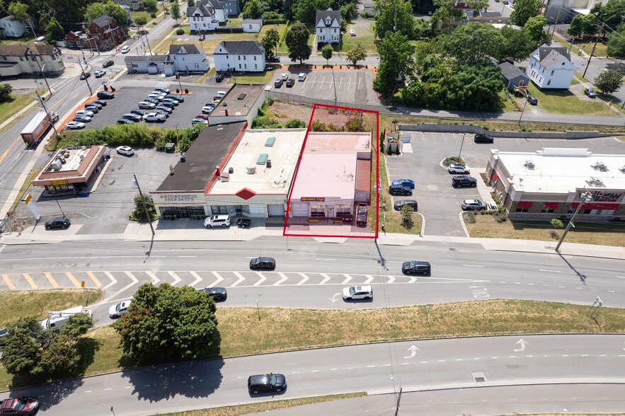 More Photos Of 1628 Erie Blvd E, Syracuse Flex For Sale