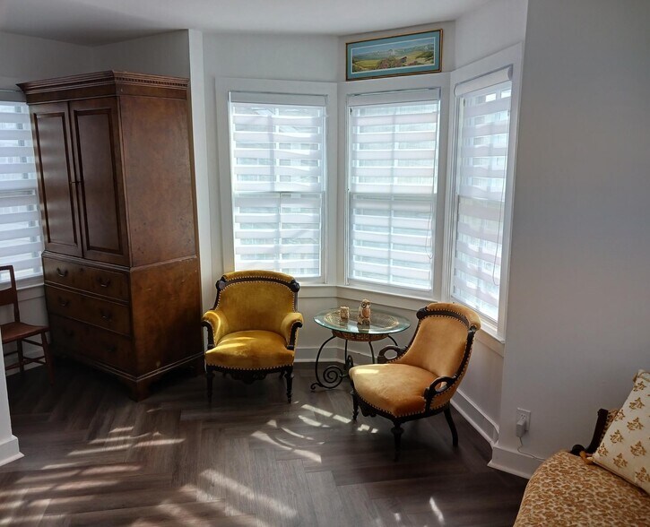 More Photos Of 117 Water St, Stonington Apartments For Sale