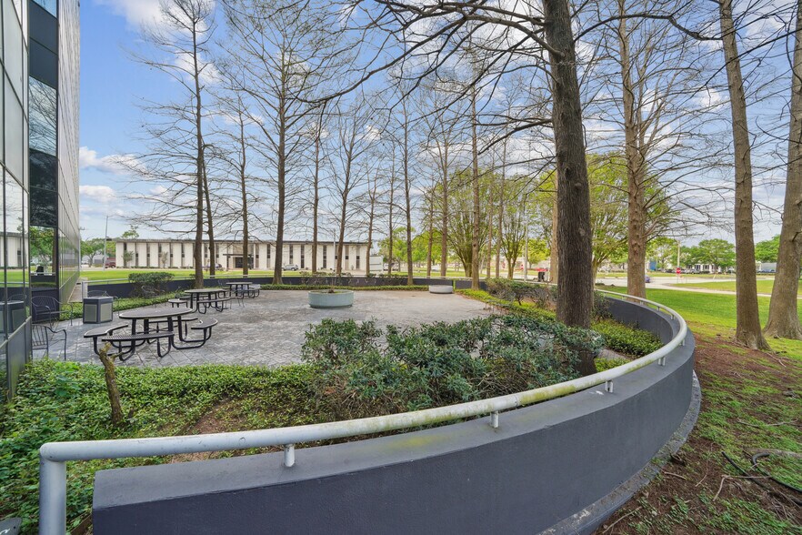 More Photos Of 1150 Gemini St, Houston Office For Lease