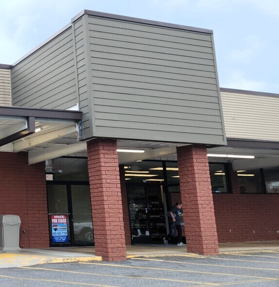 More Photos Of 568 E Main St, Independence Storefront For Lease