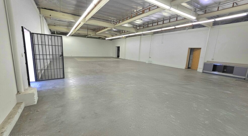 More Photos Of 929 E 14th St, Los Angeles Warehouse For Lease