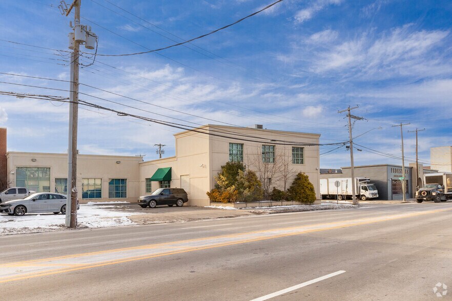 More Photos Of 115-117 Herricks Rd, New Hyde Park Warehouse For Lease