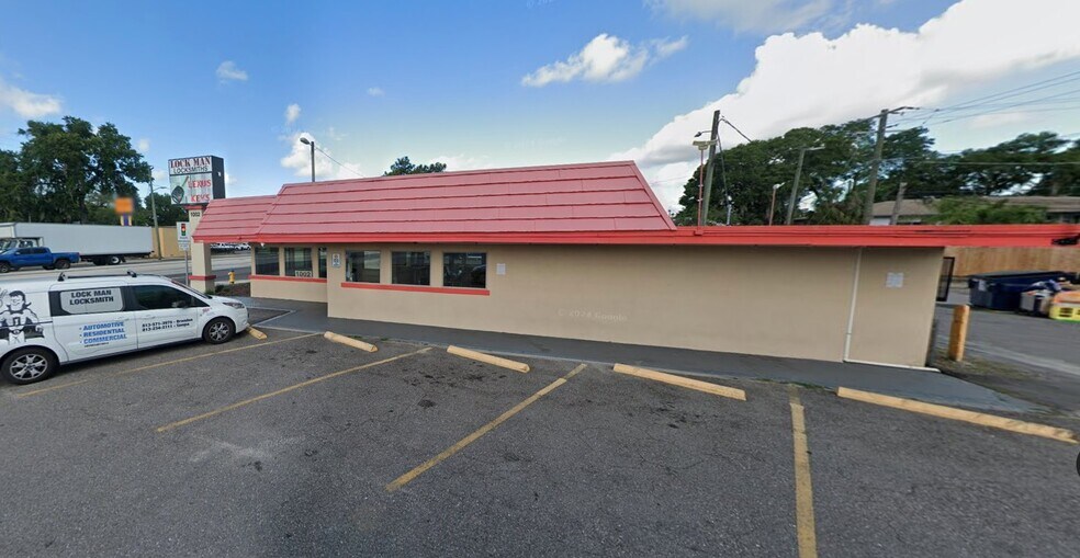 More Photos Of 1002 E Hillsborough Ave, Tampa Storefront For Lease