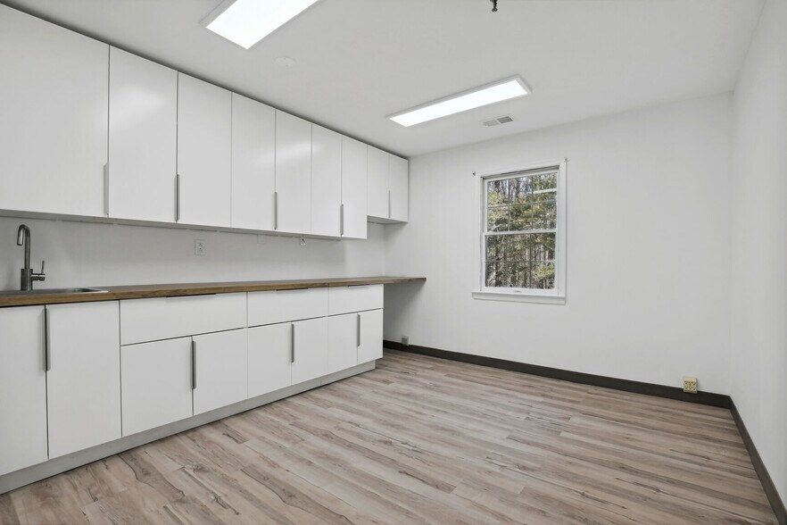 More Photos Of 731 Walker Rd, Great Falls Medical For Sale