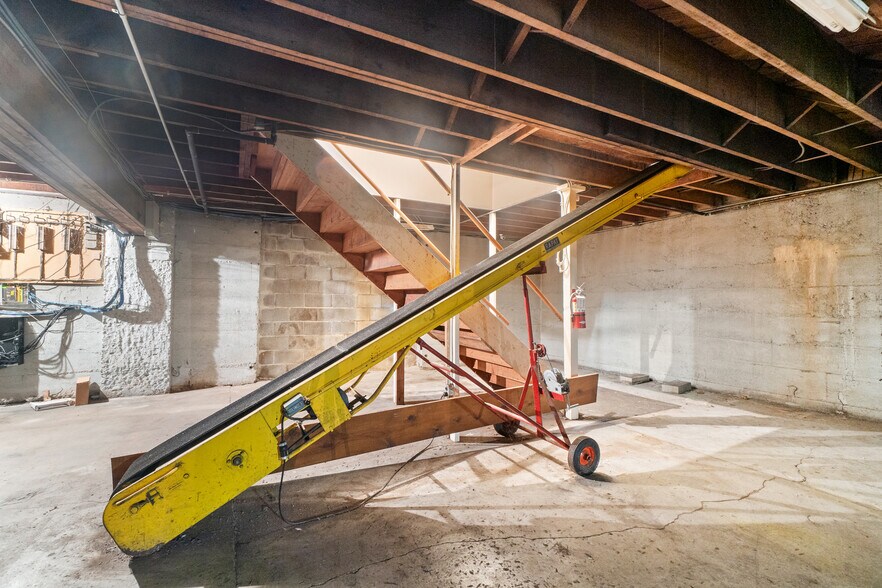 More Photos Of 132 W Pearl St, Jackson Storefront For Sale