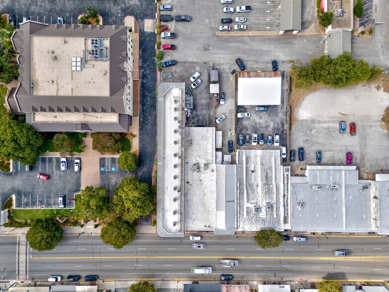 More Photos Of 152-170 S Main St, Boerne Storefront For Lease