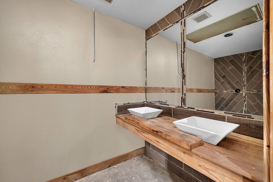 More Photos Of 2357 Plainfield Rd, Crest Hill General Retail For Lease