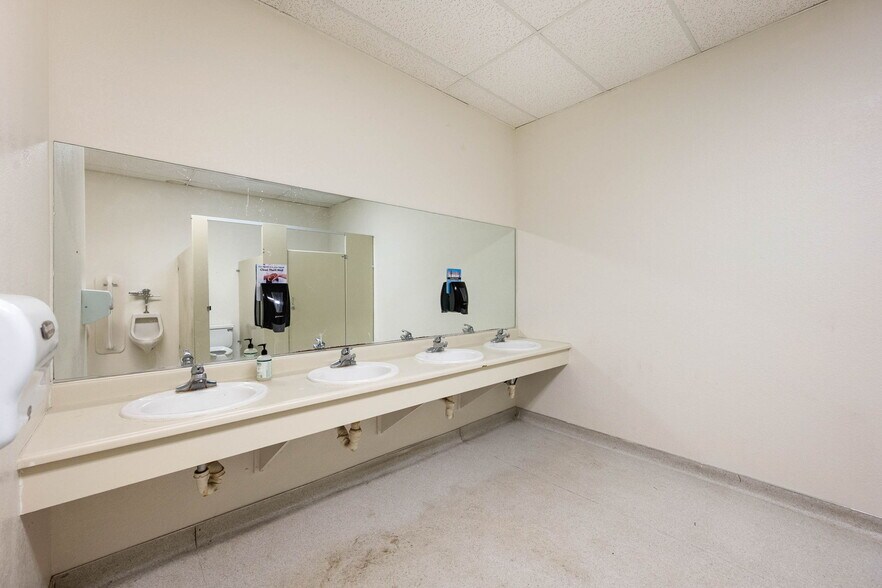 More Photos Of 1455 Willow Creek Rd, Prescott Religious Facility For Sale