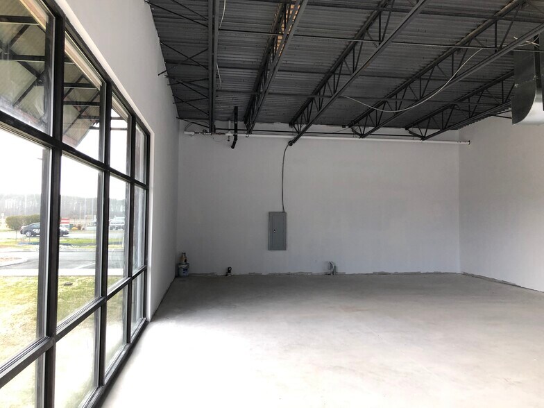 More Photos Of 11409 Ocean Gateway, Berlin Unknown For Lease